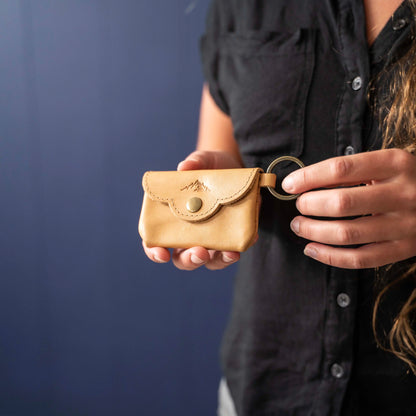 The Rosie Personalized Fine Leather Scallop Keychain Wallet